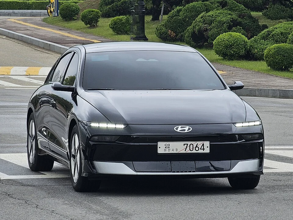  IONIQ 6 electric sedan aerodynamic side view